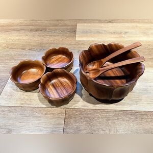 Vintage wooden bowl set